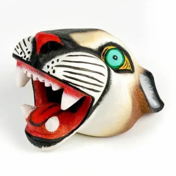 •handmade• Cougar Head - Oaxacan Alebrije Wood Carving - Picture 6 of 14